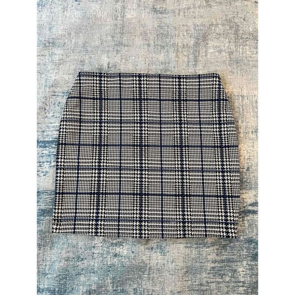 Express Dresses & Skirts - Express White Black Blue Houndstooth Knit Mini Skirt Small